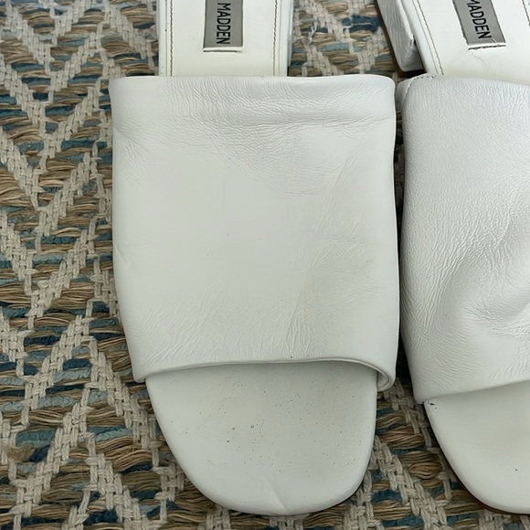 Like new. White Steve Madden slide sandals - Picture 3 of 6